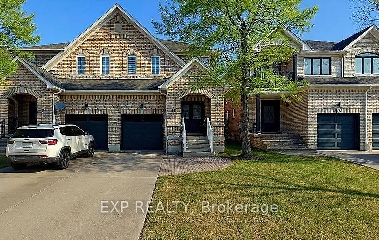 11 Martina Cres — Photo 1