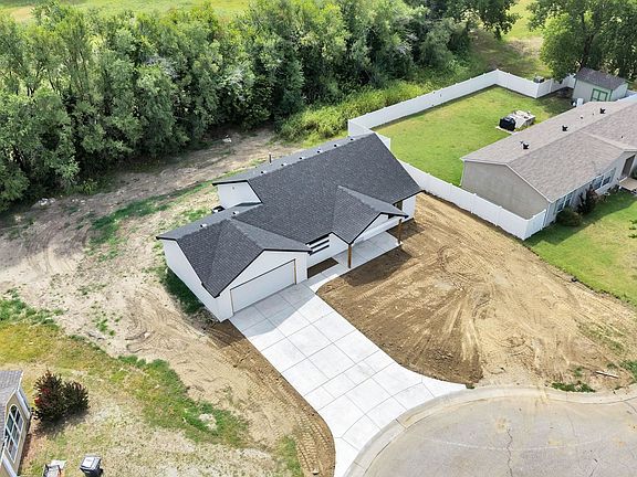 4th image of 4612 S Edwards Cir