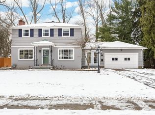 121 Wyndham Rd, Irondequoit, NY 14609