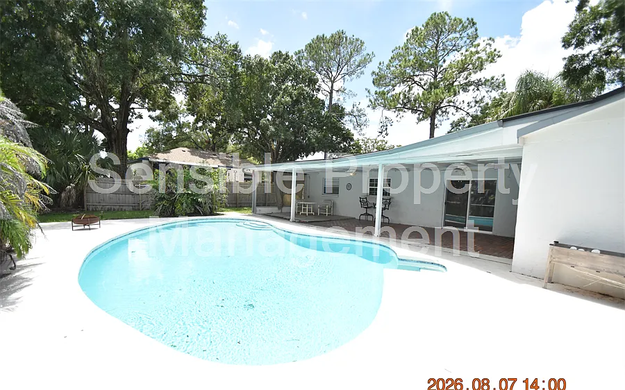 3 bed, 1858 sqft, $2,450 — Photo 2