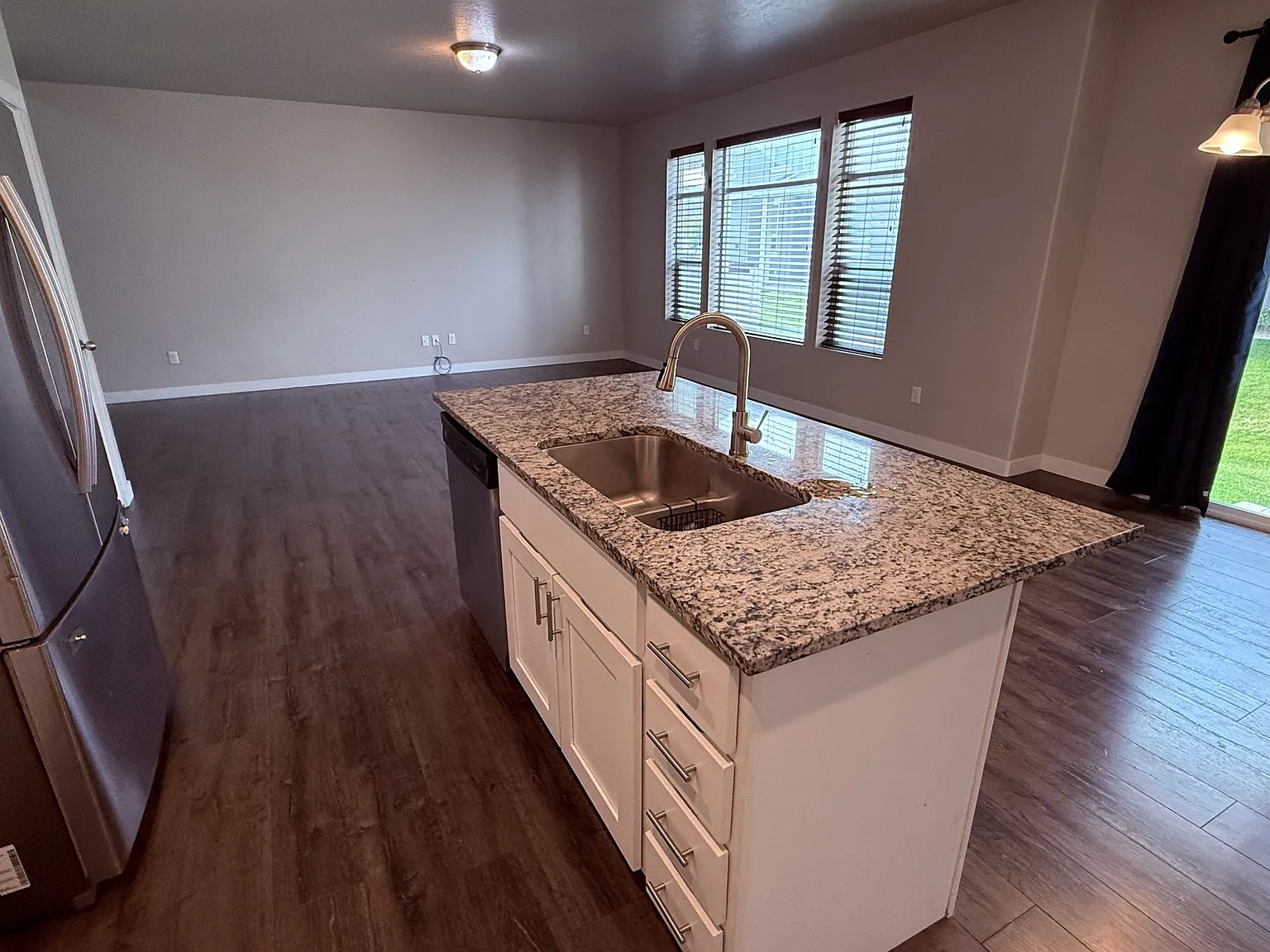 4 bed, 2.5 bath, 1893 sqft, $2,150 — Photo 2