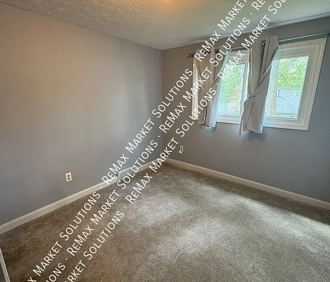 722 Avondale St — Photo 7