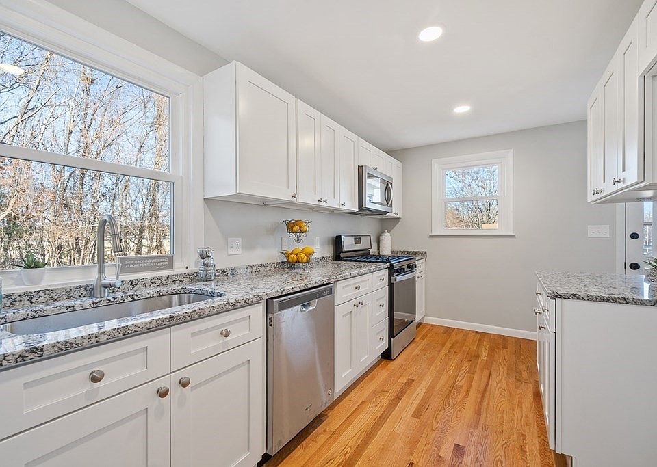 1st image of 21 Glen Forest Ln