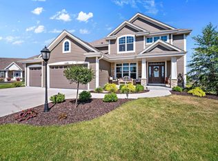 10890 N Highlander Ct, Mequon, WI 53097