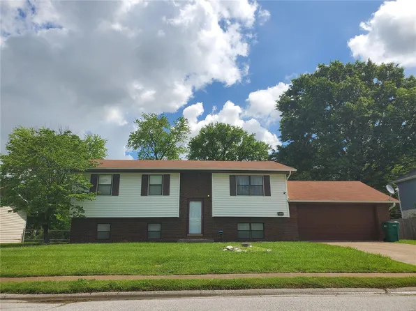 1925 Marseilles Dr, Cahokia, IL 62206