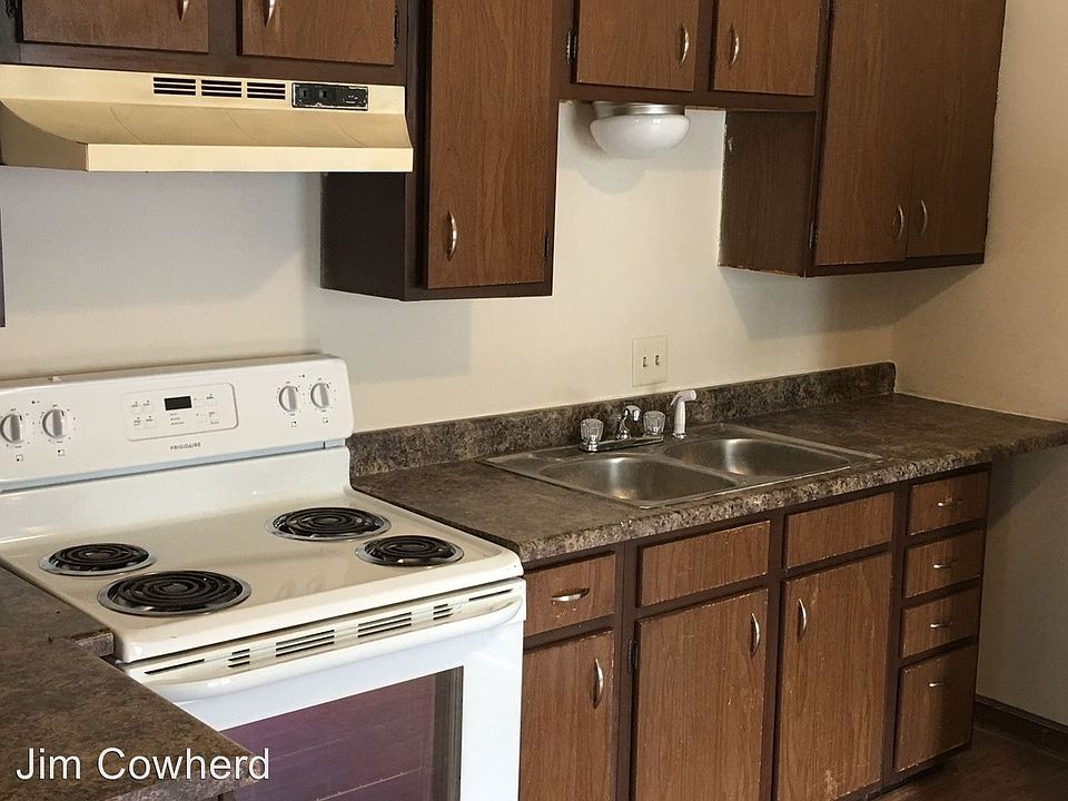 2nd image of 801 W Division St