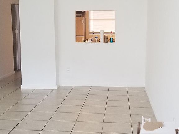 4th image of 2425 N Oleander Ave APT 2