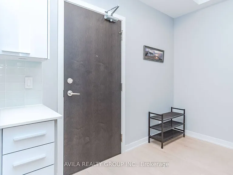 10 Park Lawn Rd #320 — Photo 5