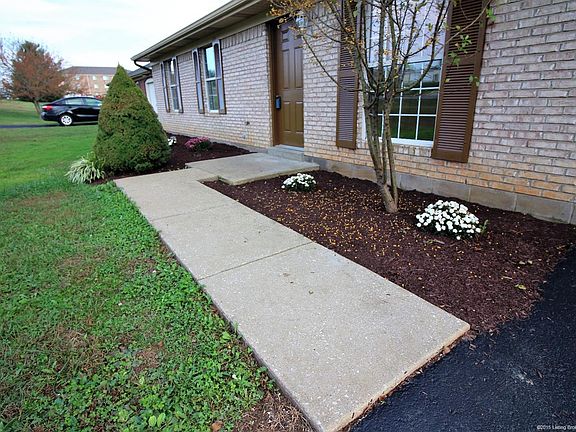 5th image of 1225 Regina Ln NW