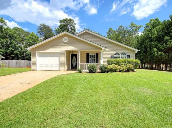 304 Maplewood Cir, Greer, SC 29651