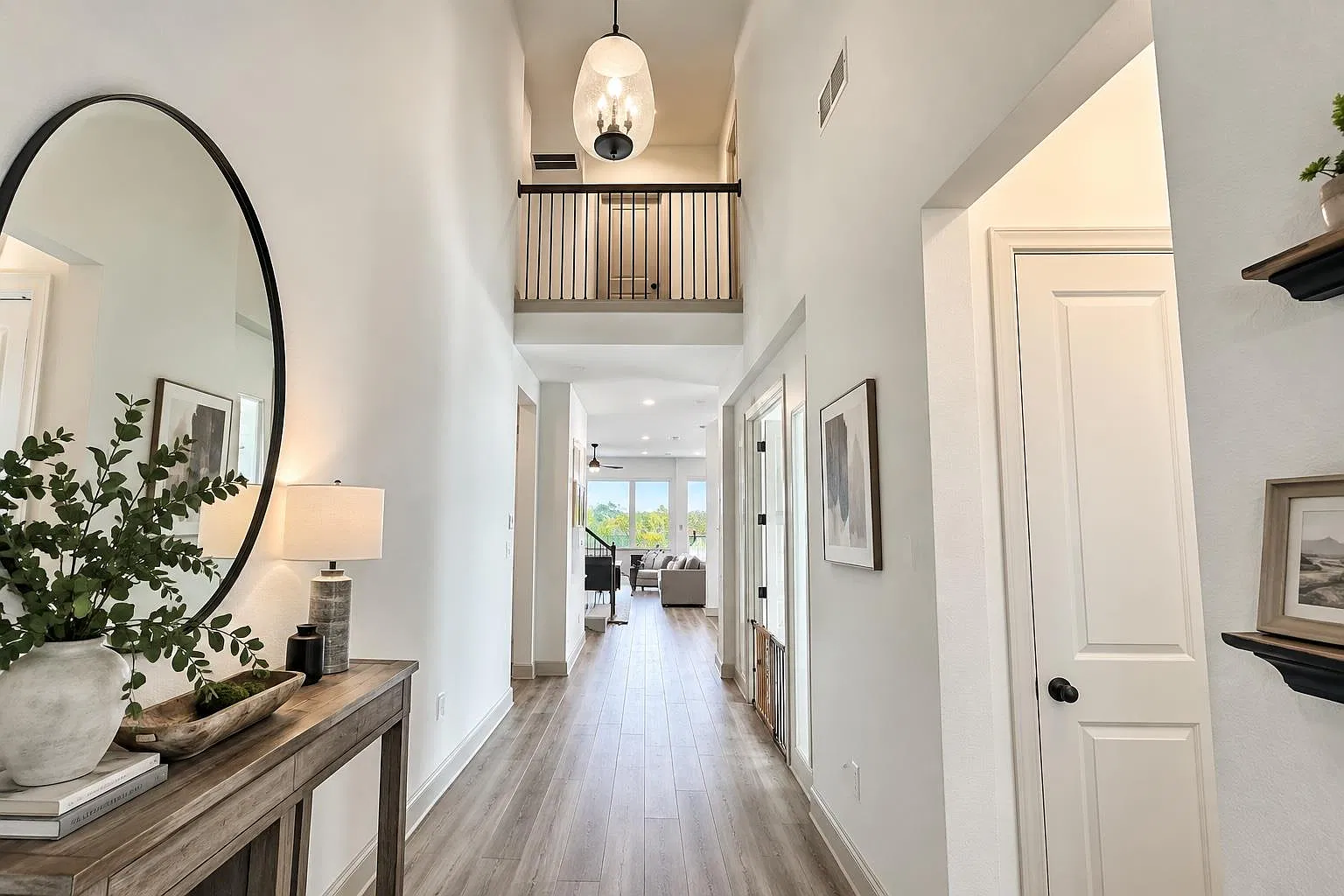 4 bed, 3.0 bath, 2490 sqft, $3,550 — Photo 2