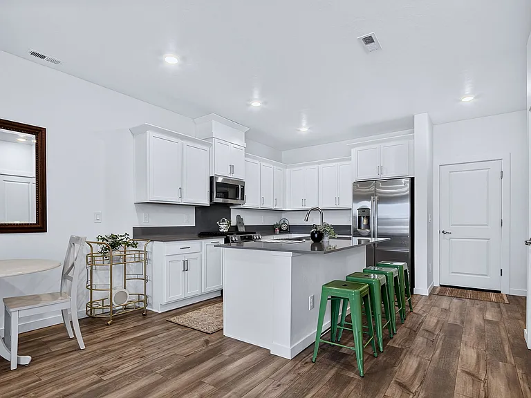 Open Kitchen with Seating for 8