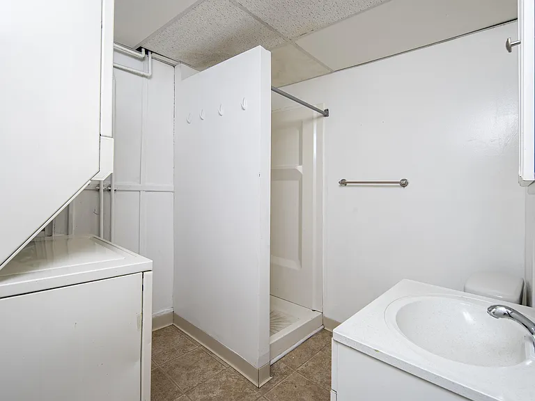 88 14th St #1 — Photo 7