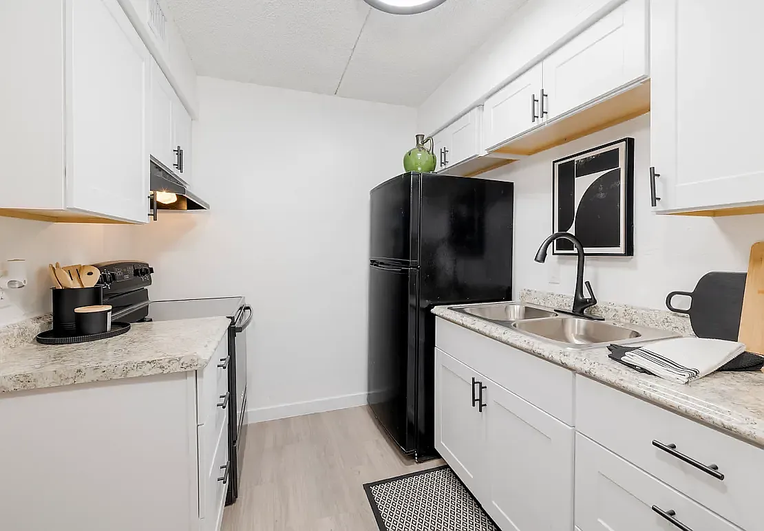 Emerald Apartments — Photo 2