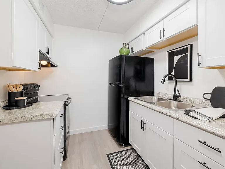 Emerald Apartments — Photo 1