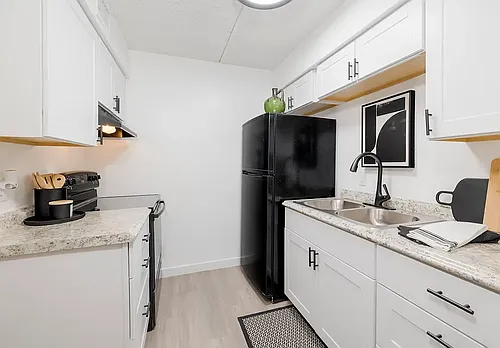 Emerald Apartments Photo 1