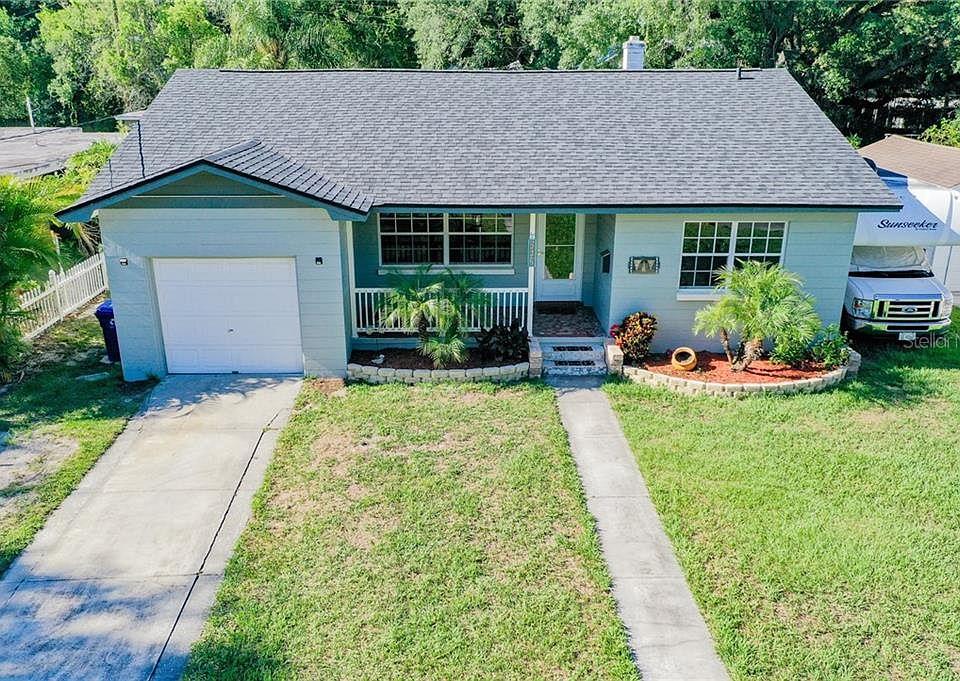 1st image of 205 Carey Pl