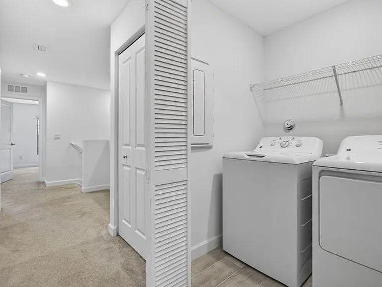 4408 Hemlock Dr — Photo 16