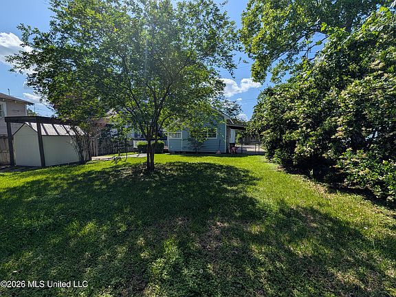 5th image of 315 Arlington Ave