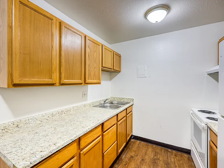 Marquette Heights Apartments — Photo 11
