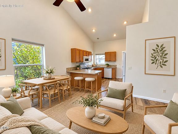 4th image of 20648 Beaumont Dr