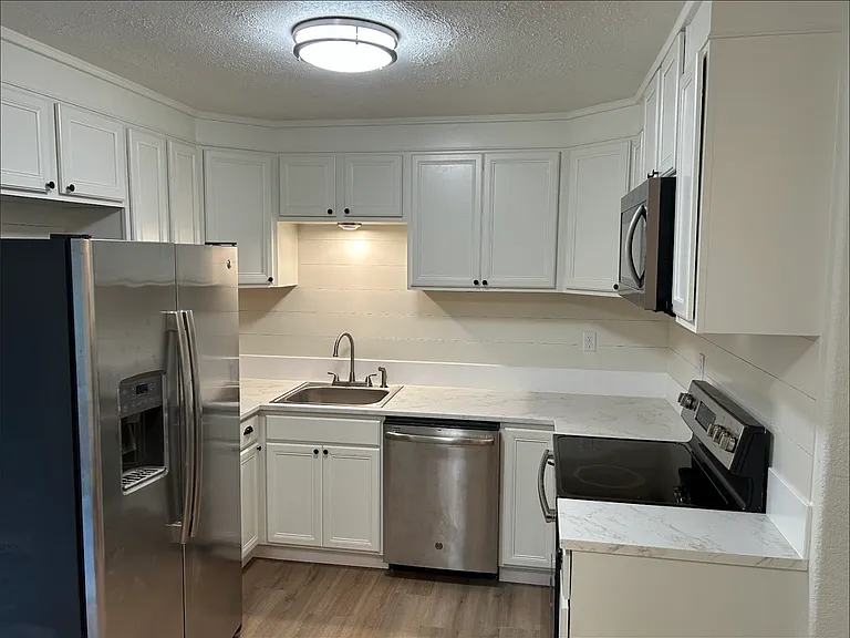 1491 Russell Ave SE — Photo 1