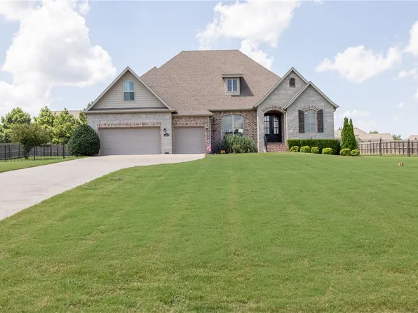 2452 Riverwater Ln, Fayetteville, AR 72703