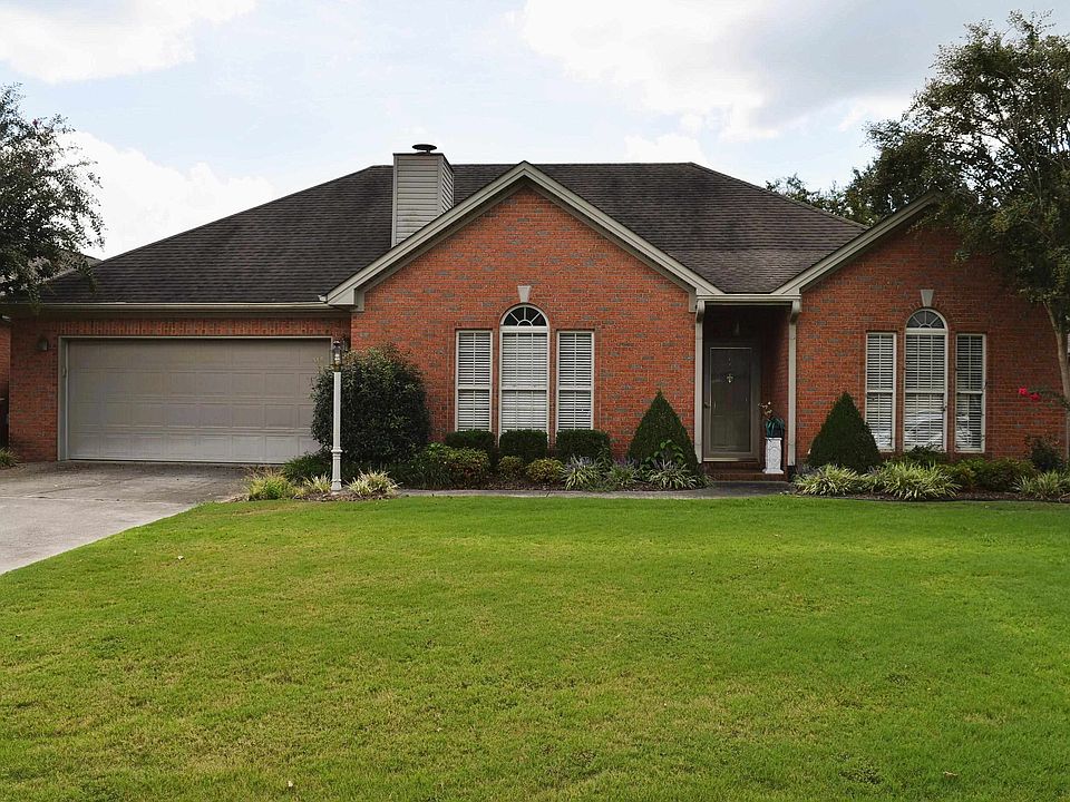 1st image of 207 Woodfield Ct