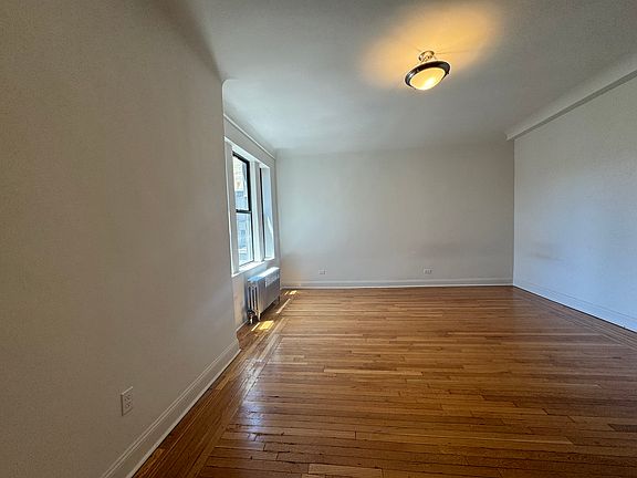 2nd image of 509 Cathedral Pkwy #11L