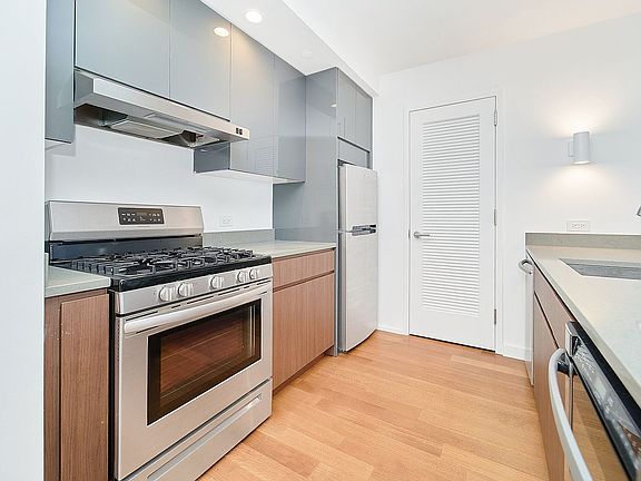 3rd image of 223 4th Ave #3B