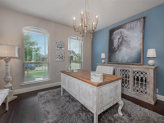 4th image of 1009 Tarragon Dr