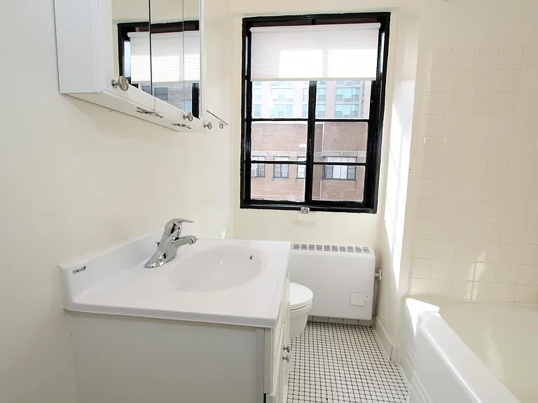 5630 N Sheridan Rd — Photo 7
