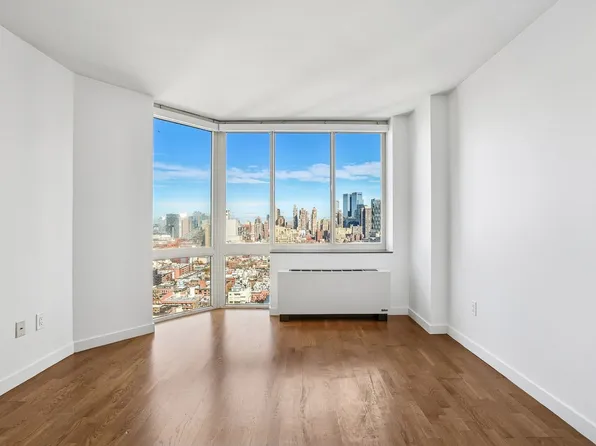 420 West 42nd Street image 12 of 28