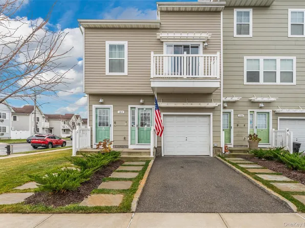 140 Compass Place, Arverne, NY 11692