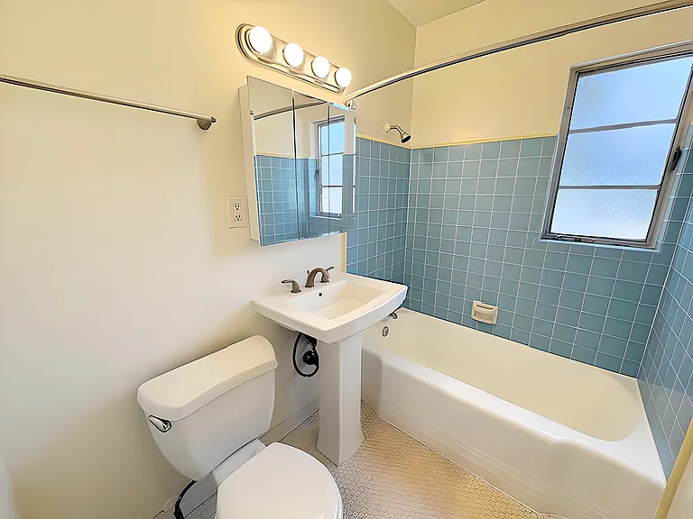 2301 Oak St #A — Photo 12