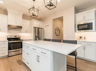 2595 Royal Oak Ridge Rd, Marion, IA 52302