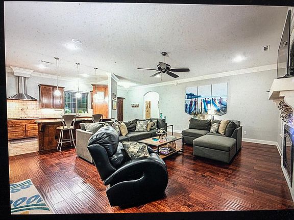 3rd image of 3672 N Jules Verne Ave