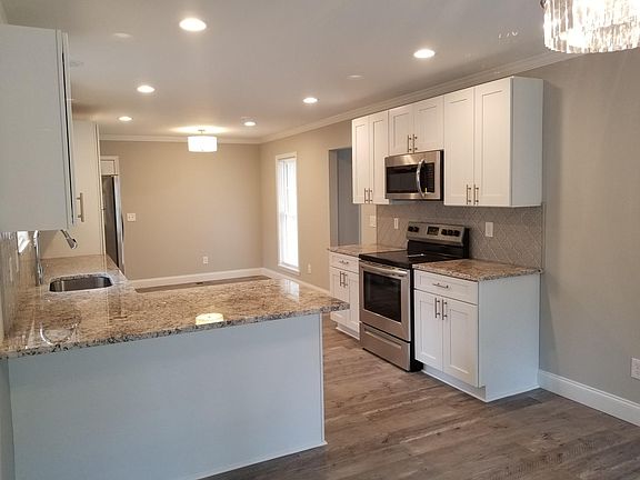 4th image of 216 Oak Creek Dr