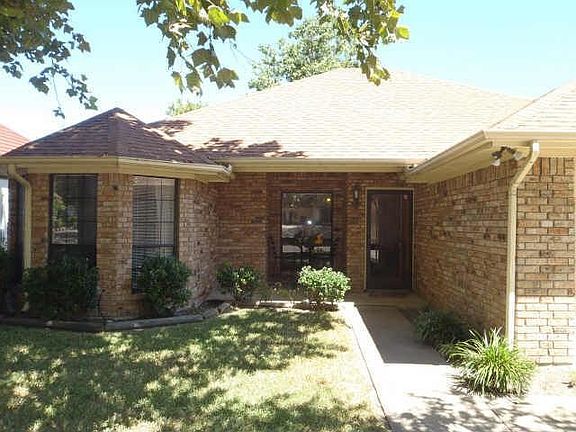 2nd image of 3012 Lakeside Dr
