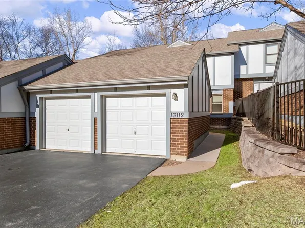 13112 Royal Pines Dr, Saint Louis, MO 63146