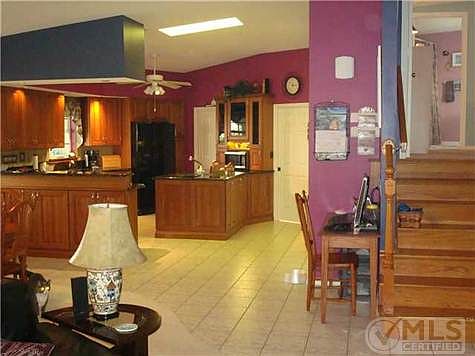 3rd image of 425 Nettles Blvd