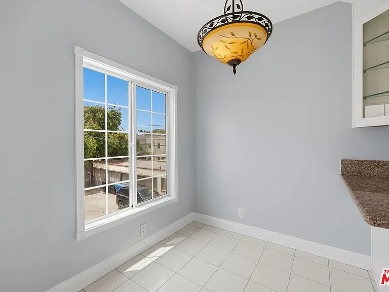 437 N Genesee Ave #1/2 — Photo 8