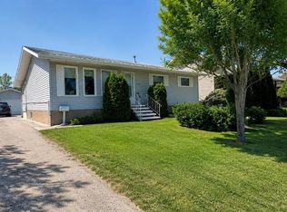 10326 Henderson Dr, North Battleford, SK S9A3Y9