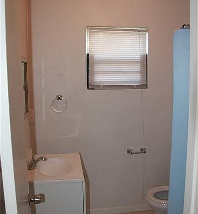 4th image of 633 NW 15th Ter #2
