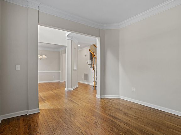 5th image of 424 S Orchard Farms Ave