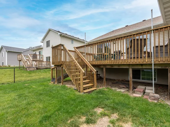 1111 Green Hills Dr, Norwalk, IA 50211