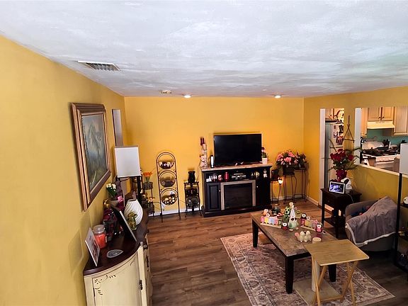 4th image of 147 Birchwood Road #147