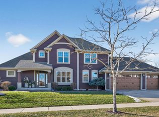 W79N417 Ridgeway LANE, Cedarburg, WI 53012