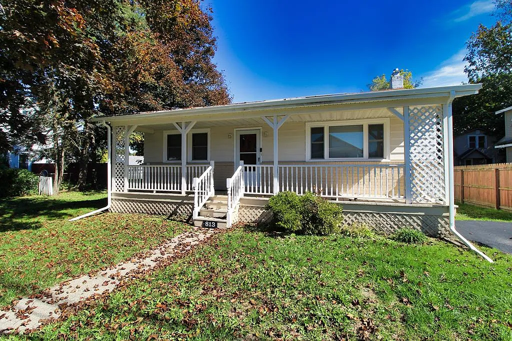 813 Laurel St photo 1