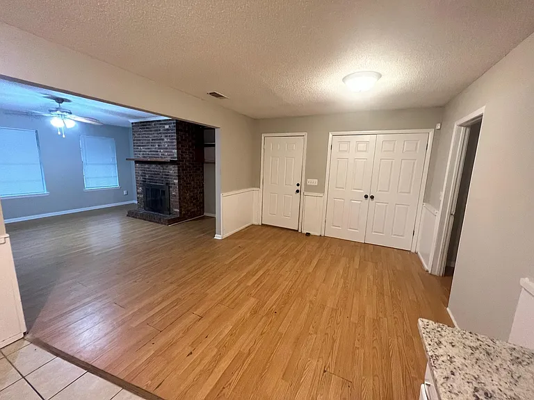 812 Robin Hood Trl — Photo 9